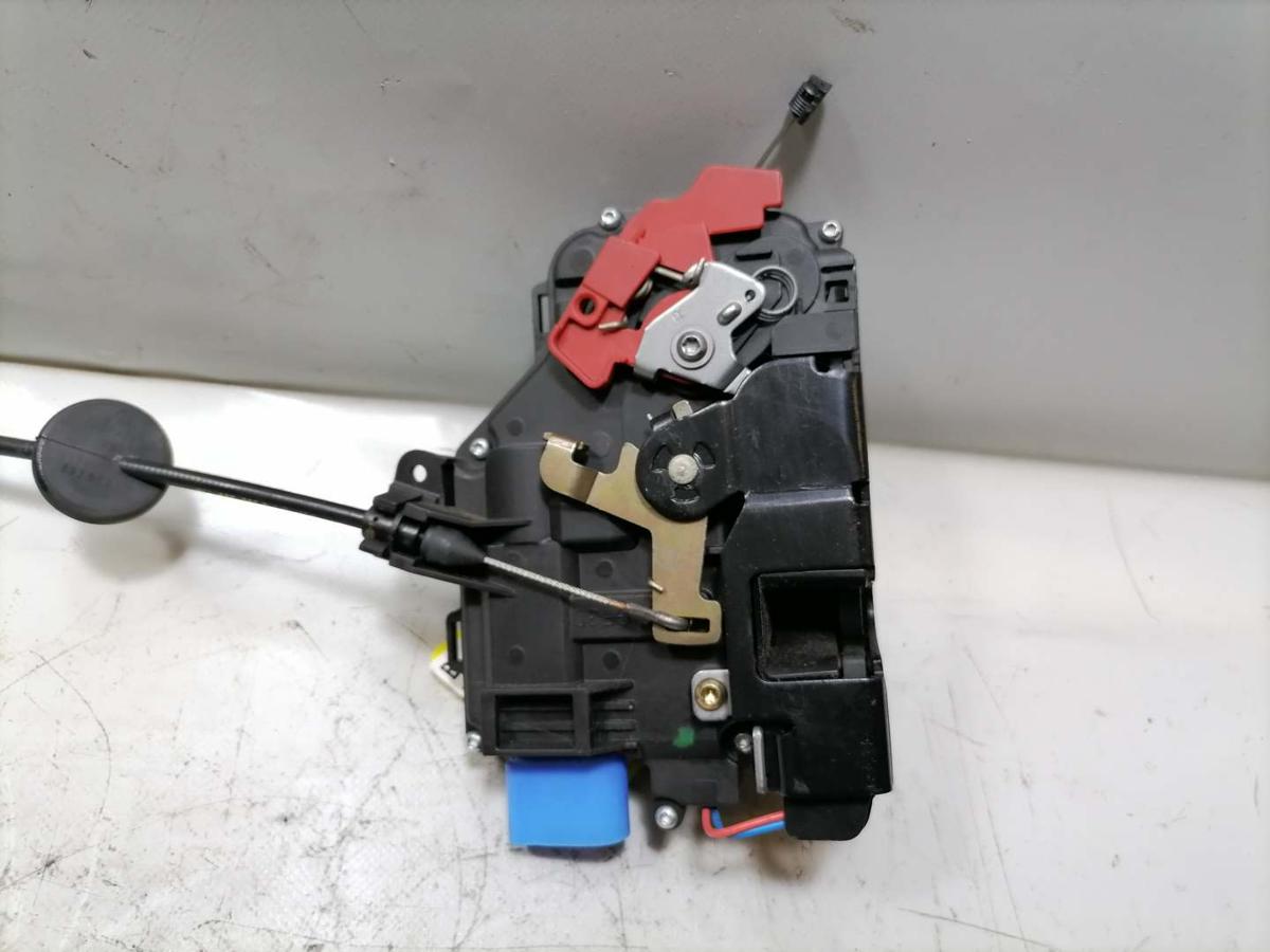 VW Golf 5 original T&uuml;rschloss vorn rechts mit Zentralverriegelung Bj.2006